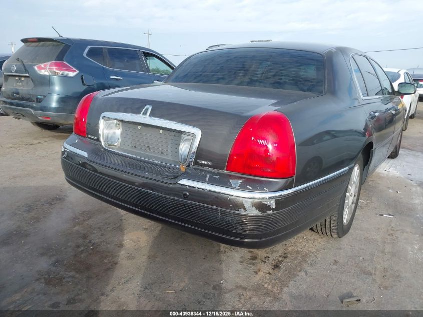 2005 Lincoln Town Car Signature L VIN: 1LNHM85W25Y654702 Lot: 43938344