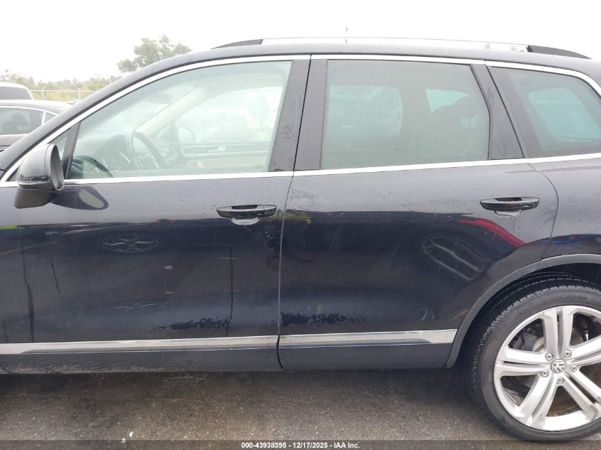 2017 Volkswagen Touareg V6 Executive VIN: WVGGF7BPXHD001396 Lot: 43938395