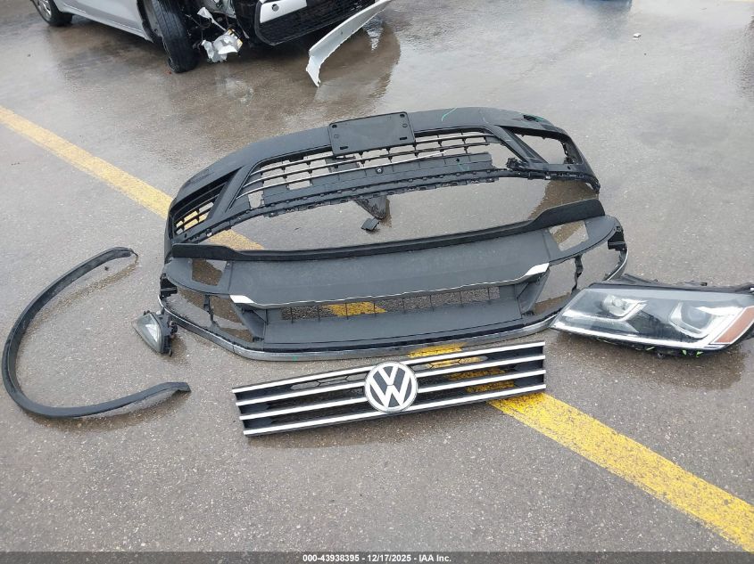 2017 Volkswagen Touareg V6 Executive VIN: WVGGF7BPXHD001396 Lot: 43938395