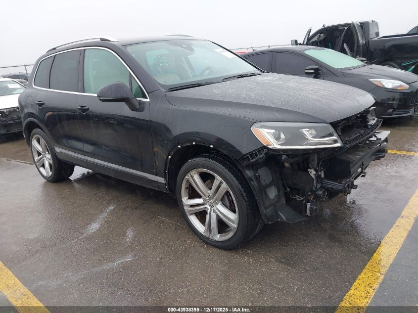 2017 Volkswagen Touareg V6 Executive VIN: WVGGF7BPXHD001396 Lot: 43938395