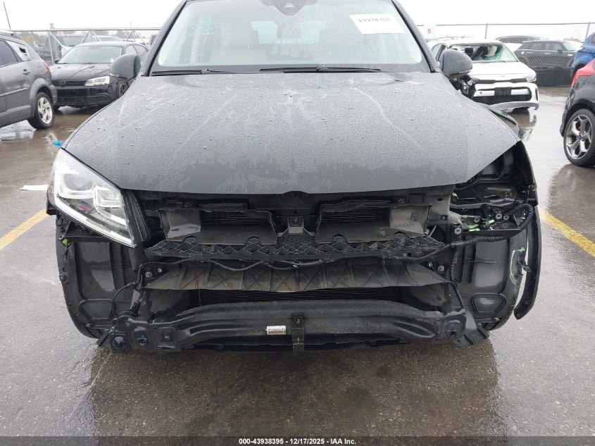 2017 Volkswagen Touareg V6 Executive VIN: WVGGF7BPXHD001396 Lot: 43938395