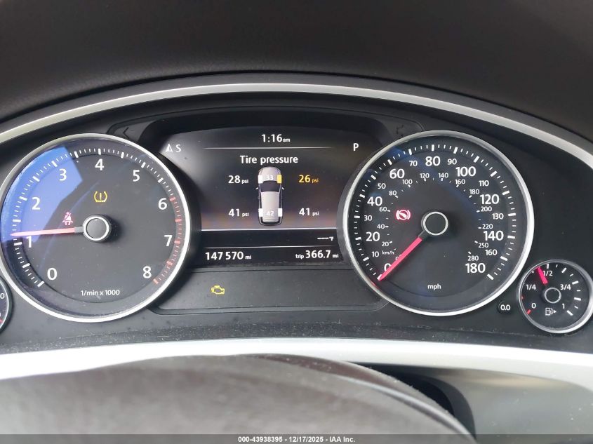 2017 Volkswagen Touareg V6 Executive VIN: WVGGF7BPXHD001396 Lot: 43938395