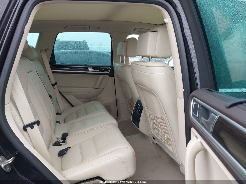 2017 Volkswagen Touareg V6 Executive VIN: WVGGF7BPXHD001396 Lot: 43938395