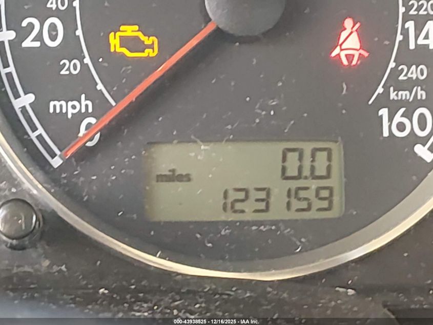 2004 Volkswagen Passat Glx VIN: WVWTH63B84P040927 Lot: 43938525