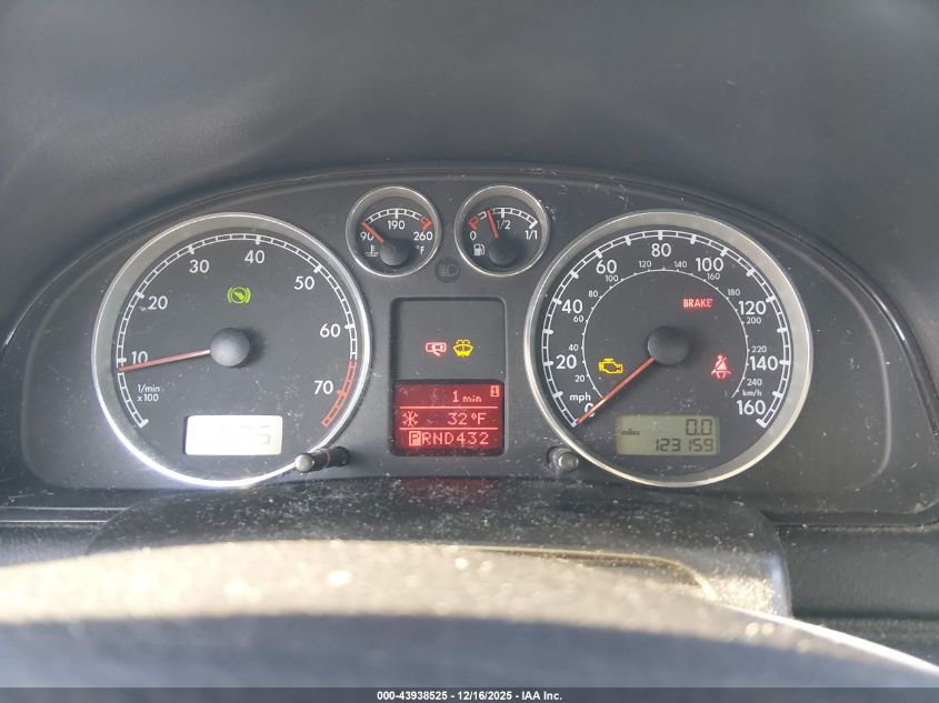 2004 Volkswagen Passat Glx VIN: WVWTH63B84P040927 Lot: 43938525