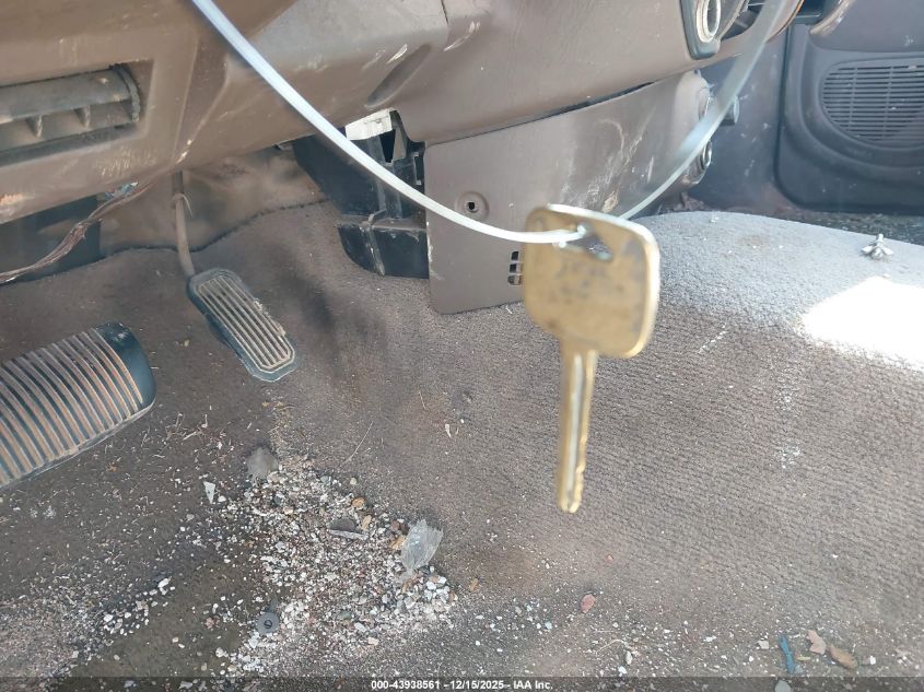 2000 Toyota Tundra Sr5 V8 VIN: 5TBRT3418YS001269 Lot: 43938561