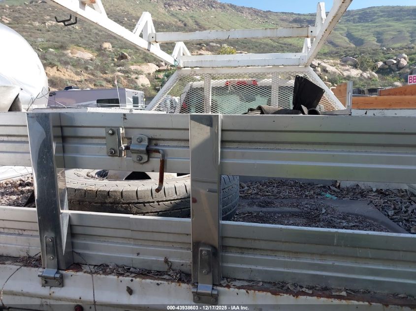 2018 Chevrolet Silverado 3500Hd Chassis Wt VIN: 1GB3CYCY9JF196303 Lot: 43938603