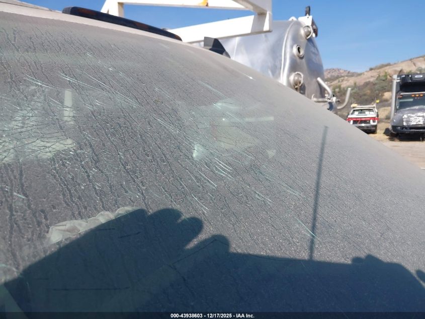 2018 Chevrolet Silverado 3500Hd Chassis Wt VIN: 1GB3CYCY9JF196303 Lot: 43938603