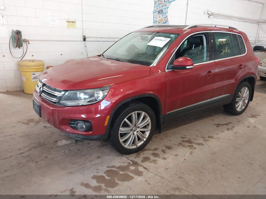 WVGBV7AX2FW048082 2015 VOLKSWAGEN TIGUAN photo no. 2