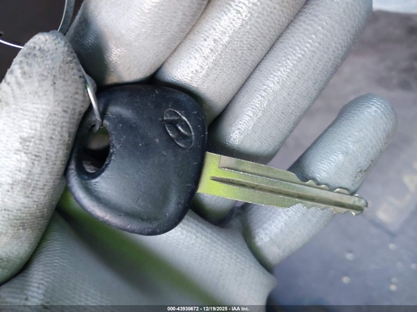 2005 Hyundai Elantra Gls/Gt VIN: KMHDN56D05U139910 Lot: 43938672