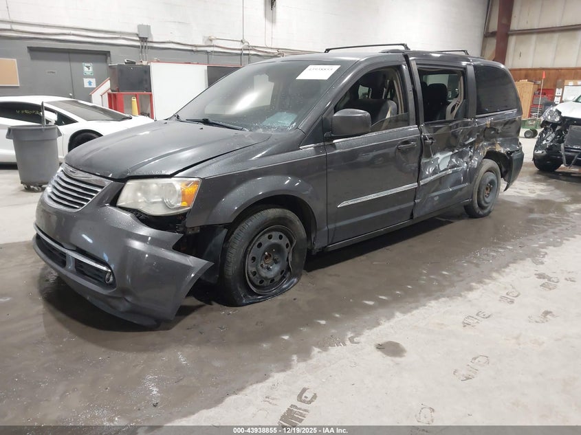 Chrysler TOWN & COUNTRY — thumbnail 2