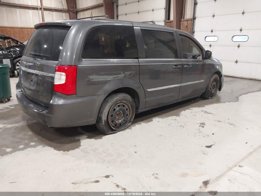 Chrysler TOWN & COUNTRY — thumbnail 4