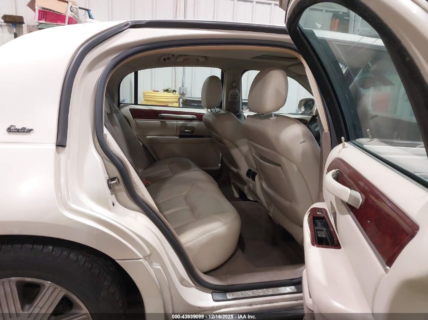 2003 Lincoln Town Car Cartier VIN: 1LNHM83W33Y672402 Lot: 43939099