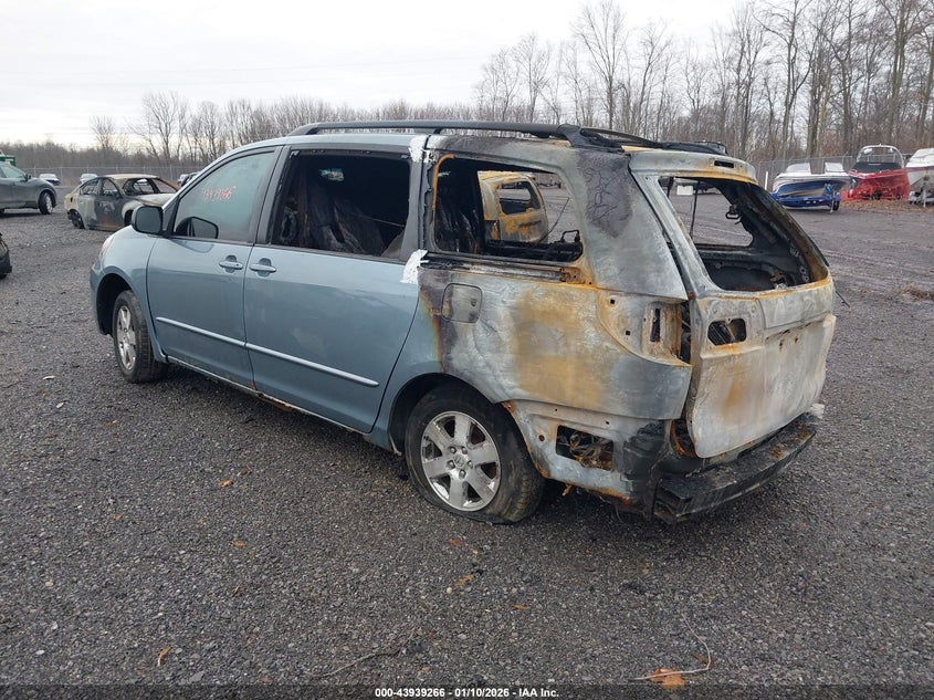 2005 Toyota Sienna Le
