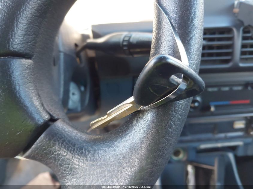 1995 Ford Escort Lx/Sport VIN: 1FASP11J0SW152657 Lot: 43939281