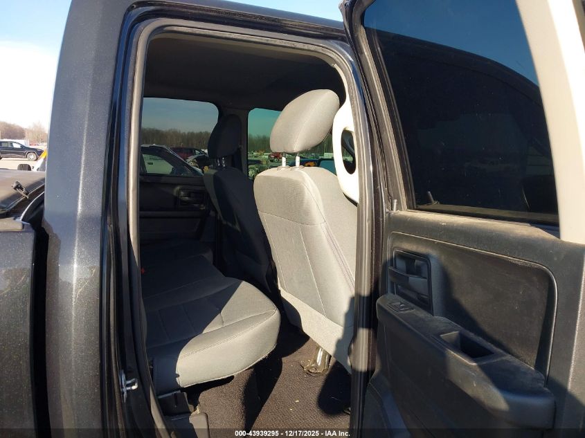 2017 Ram 1500 Express 4X4 6'4 Box VIN: 1C6RR7FT1HS565243 Lot: 43939295