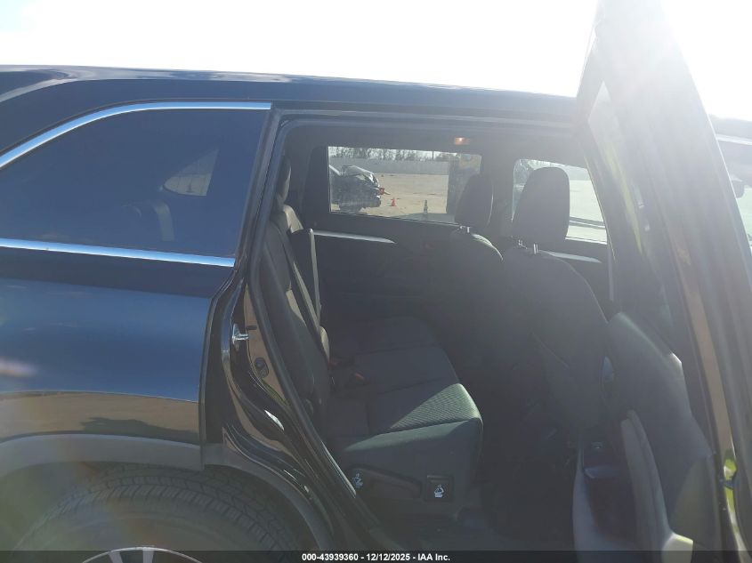 2018 Toyota Highlander Le VIN: 5TDZARFH7JS036272 Lot: 43939360