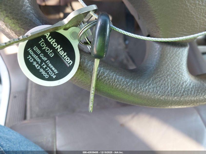 2003 Toyota Sequoia Sr5 V8 VIN: 5TDZT34AX3S203899 Lot: 43939455