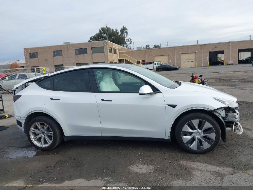 2023 Tesla Model Y Awd/Long Range Dual Motor All-Wheel Drive VIN: 7SAYGDEE5PF633005 Lot: 43939527