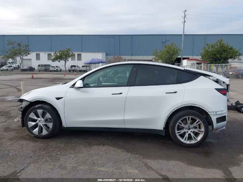 2023 Tesla Model Y Awd/Long Range Dual Motor All-Wheel Drive VIN: 7SAYGDEE5PF633005 Lot: 43939527