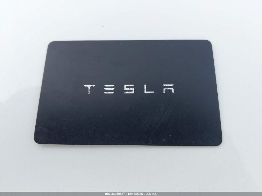 2023 Tesla Model Y Awd/Long Range Dual Motor All-Wheel Drive VIN: 7SAYGDEE5PF633005 Lot: 43939527