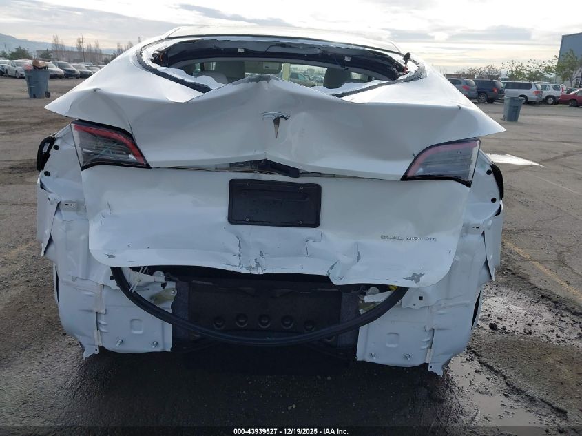 2023 Tesla Model Y Awd/Long Range Dual Motor All-Wheel Drive VIN: 7SAYGDEE5PF633005 Lot: 43939527