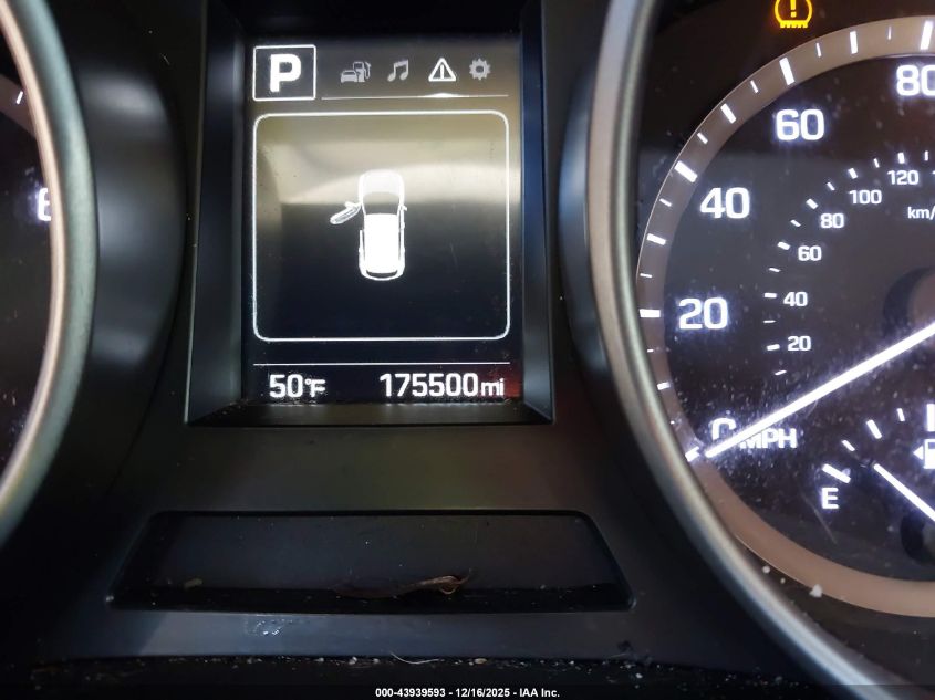 2017 Hyundai Santa Fe Se VIN: KM8SM4HF3HU233058 Lot: 43939593