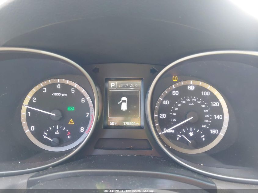 2017 Hyundai Santa Fe Se VIN: KM8SM4HF3HU233058 Lot: 43939593