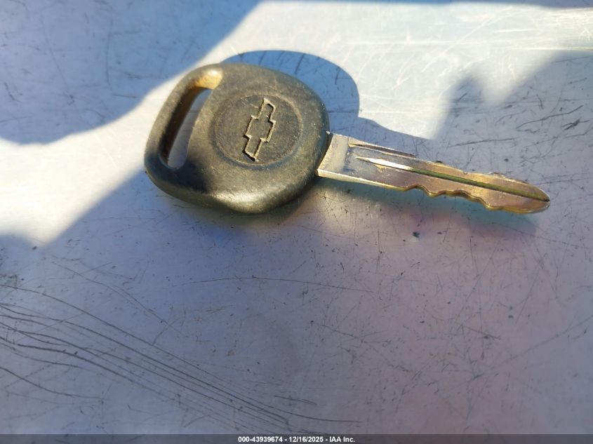 2000 Chevrolet Silverado 1500 Ls VIN: 2GCEC19T8Y1102551 Lot: 43939674