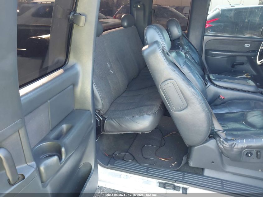 2000 Chevrolet Silverado 1500 Ls VIN: 2GCEC19T8Y1102551 Lot: 43939674