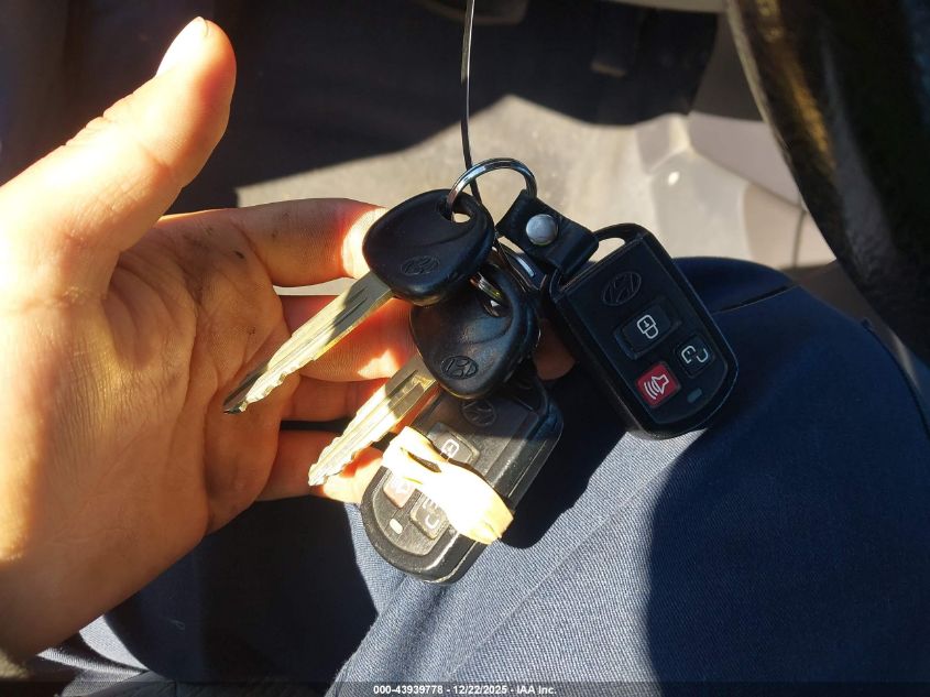 2005 Hyundai Elantra Gls/Gt VIN: KMHDN46D75U168217 Lot: 43939778