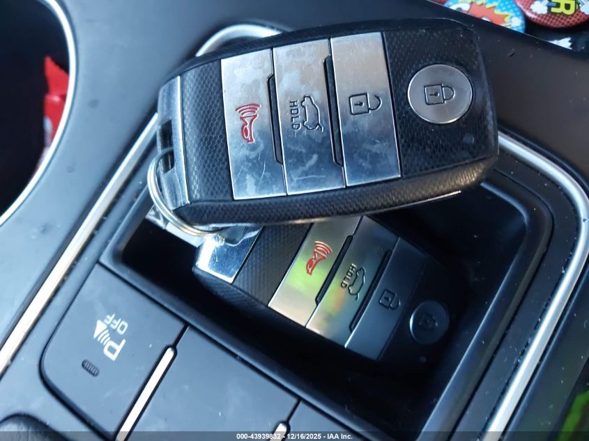 2016 Kia Sorento 3.3L Sx VIN: 5XYPK4A51GG184556 Lot: 43939832