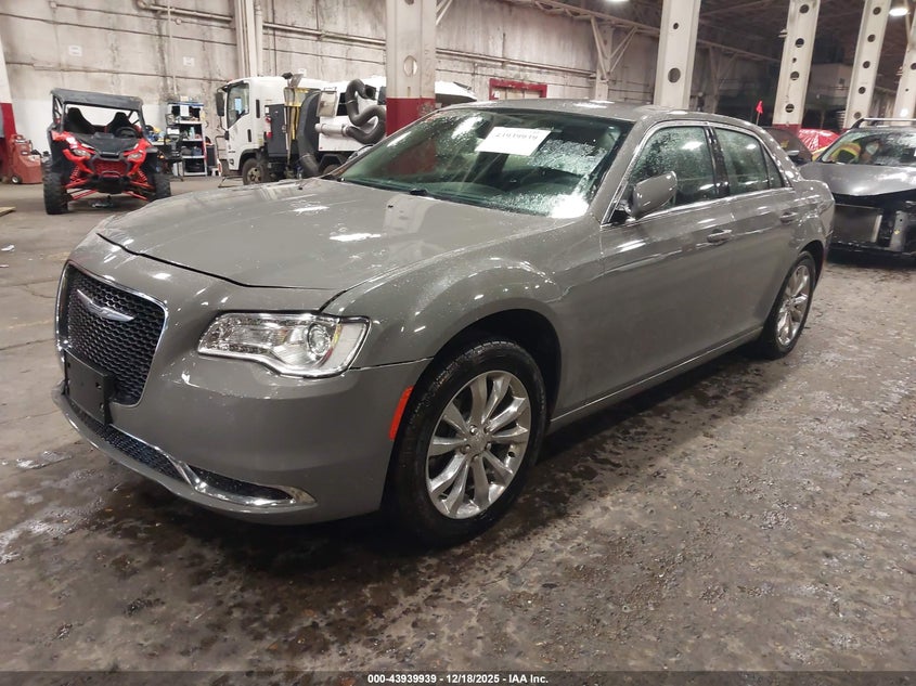 VIN 2C3CCARG8KH524137 2019 CHRYSLER 300 TOURING L AWD