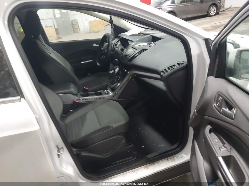 2016 FORD ESCAPE auction photo 5