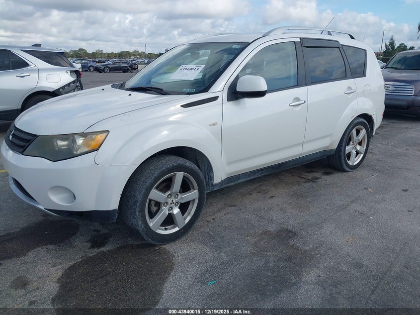 Mitsubishi OUTLANDER — thumbnail 2