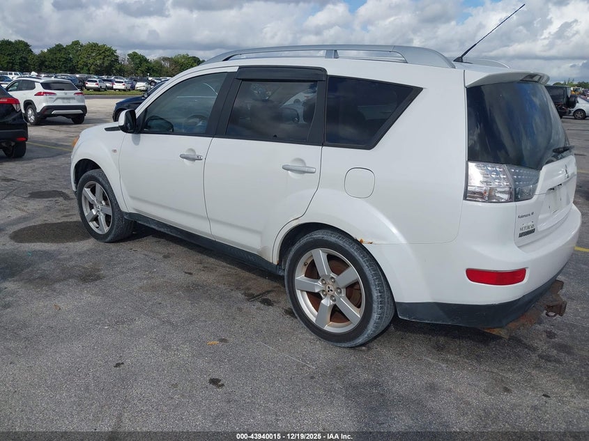 Mitsubishi OUTLANDER — thumbnail 3
