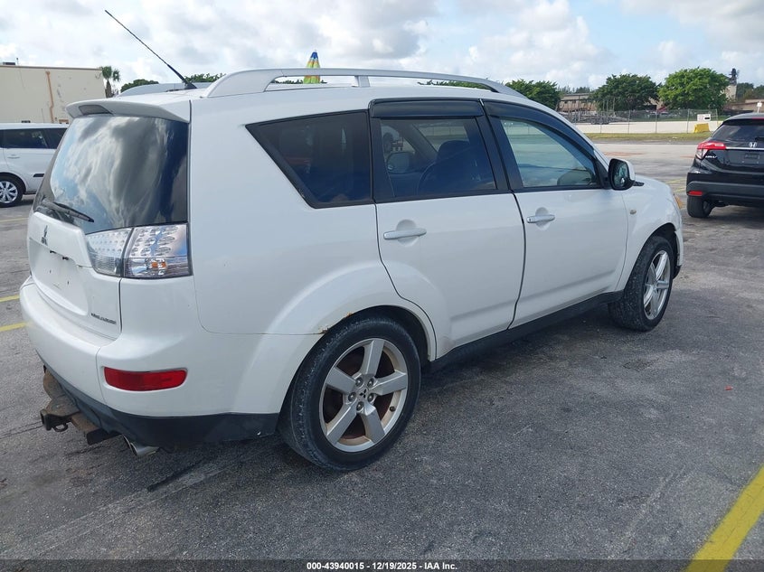 Mitsubishi OUTLANDER — thumbnail 4