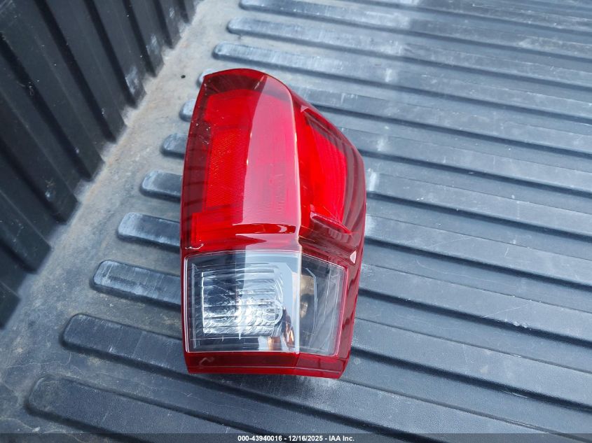 2018 Toyota Tacoma Sr5 V6/Trd Off Road/Trd Sport VIN: 3TMDZ5BN6JH848114 Lot: 43940016