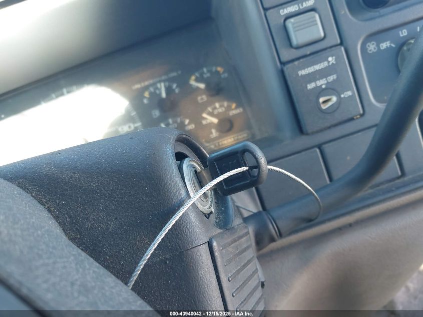 1997 Chevrolet C1500 Fleetside VIN: 2GCEC19M5V1278381 Lot: 43940042