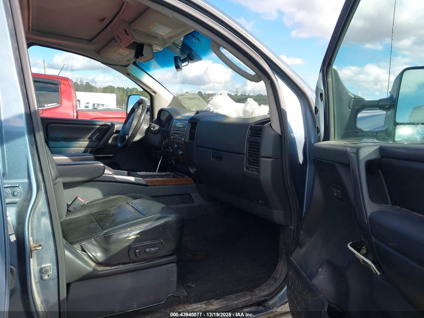 2011 Nissan Titan Sl