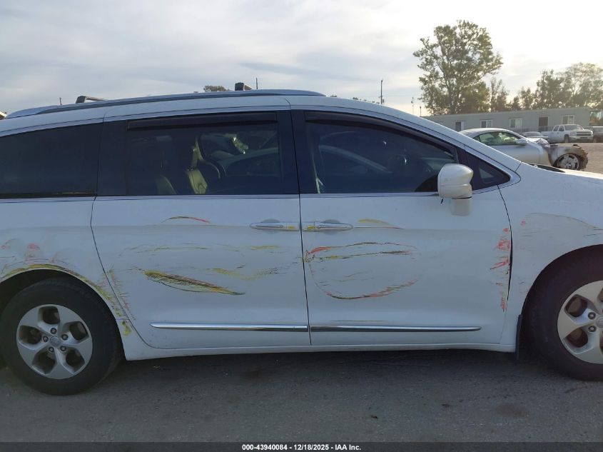 2017 Chrysler Pacifica Touring-L Plus VIN: 2C4RC1EG8HR811606 Lot: 43940084