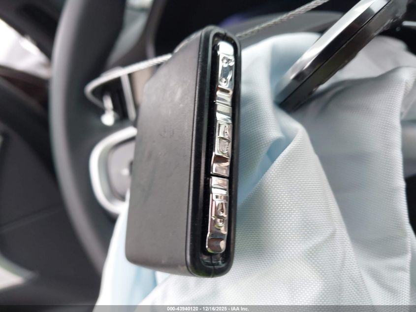 2025 Volvo Xc90 Plug-In Hybrid T8 Ultra 6-Seater VIN: YV4H60JGXS1355569 Lot: 43940120