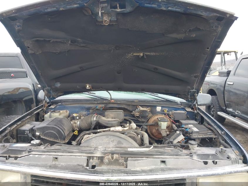 1998 Chevrolet K1500 Fleetside VIN: 2GCEK19R7W1225598 Lot: 43940226