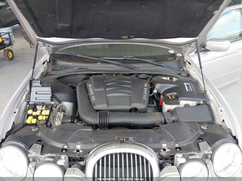2000 Jaguar S-Type 4.0L V8 VIN: SAJDA01D1YGL70958 Lot: 43940399