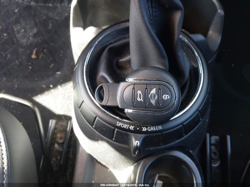 2016 Mini Hardtop Cooper VIN: WMWXU1C5XG2D11885 Lot: 43940447