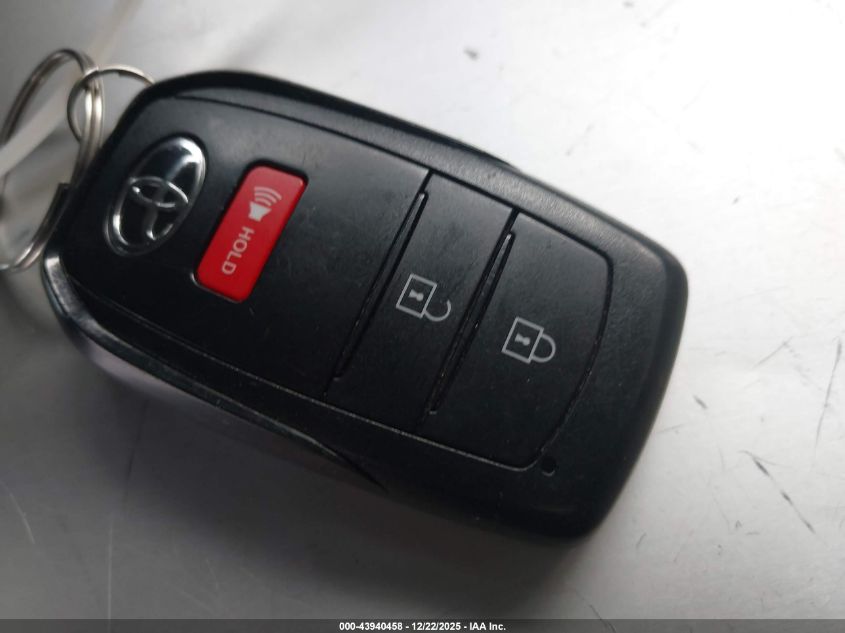 2023 Toyota Corolla Cross Le VIN: 7MUBAABGXPV060600 Lot: 43940458