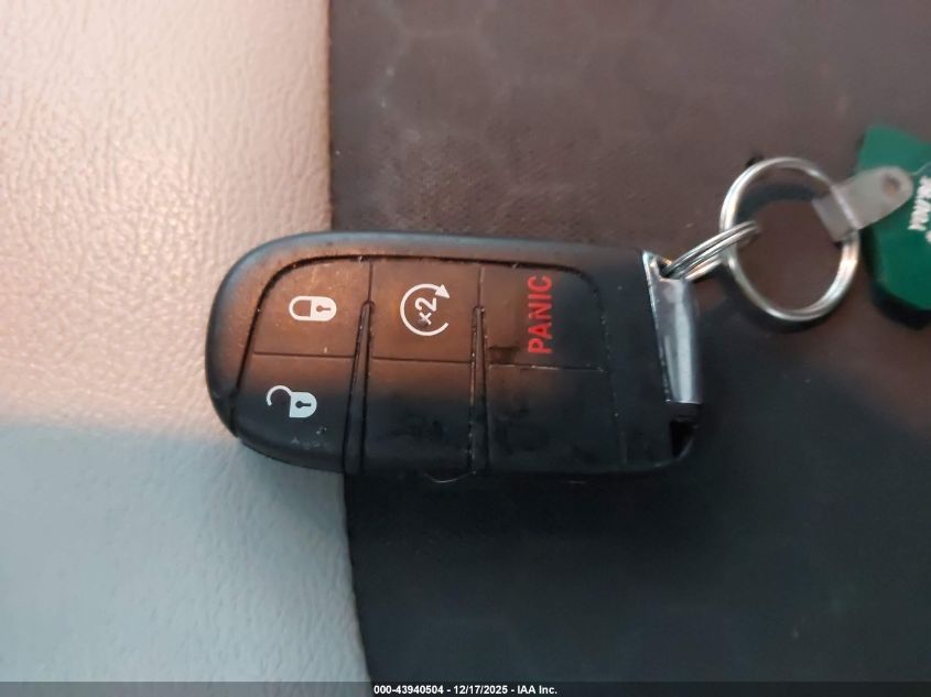 2018 Jeep Compass Latitude 4X4 VIN: 3C4NJDBB7JT112064 Lot: 43940504