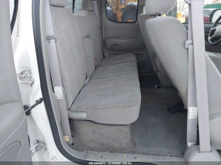 2000 Toyota Tundra Sr5 V8 VIN: 5TBBT4418YS045702 Lot: 43940572