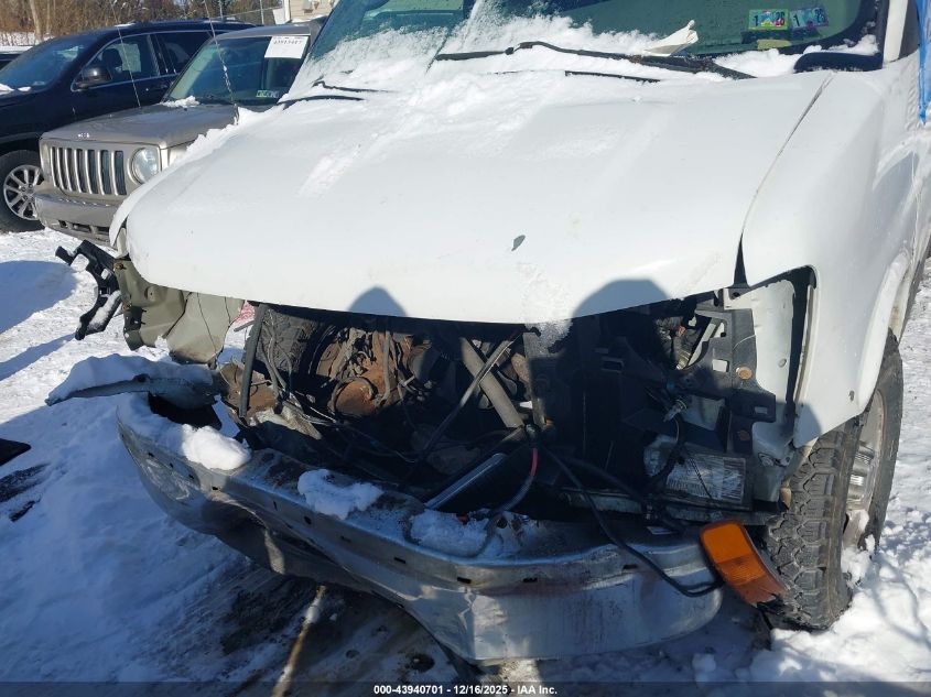 2004 Chevrolet Express VIN: 1GCGG25V941237676 Lot: 43940701