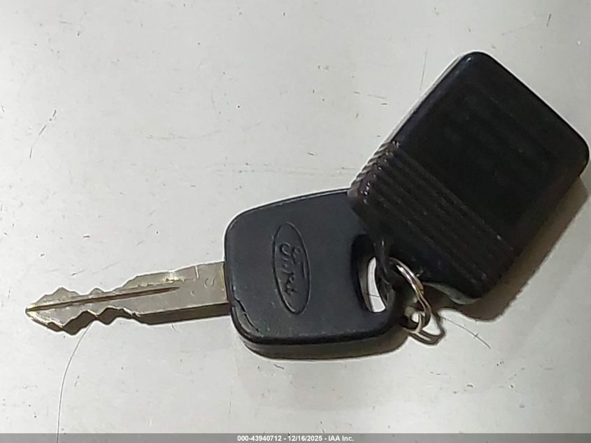 2002 Ford F-150 Lariat/Xlt VIN: 1FTRW08L52KB16130 Lot: 43940712